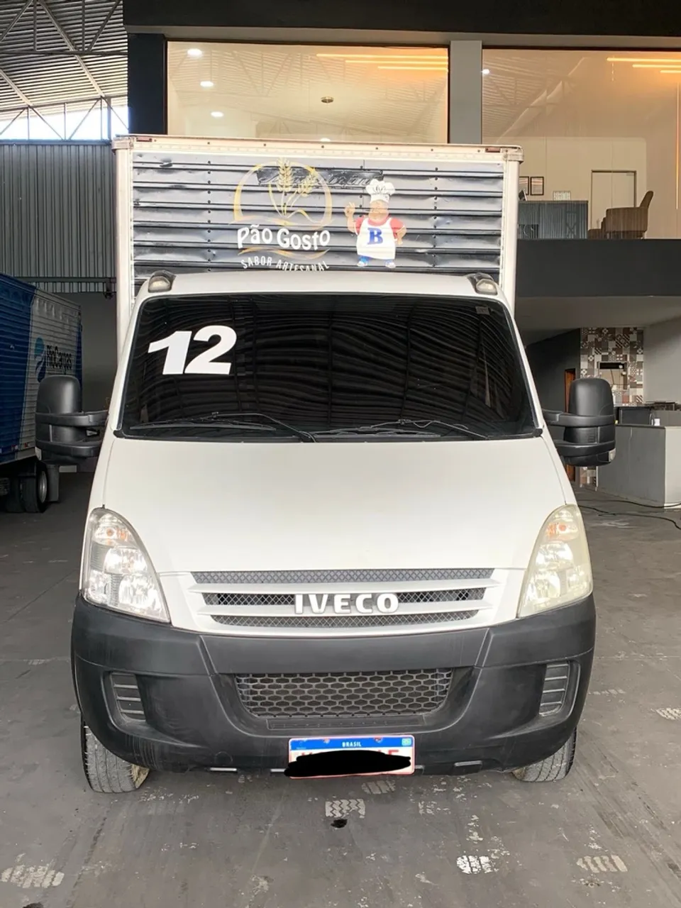 Caminhão Iveco Baú - Ideal para o seu negócio!