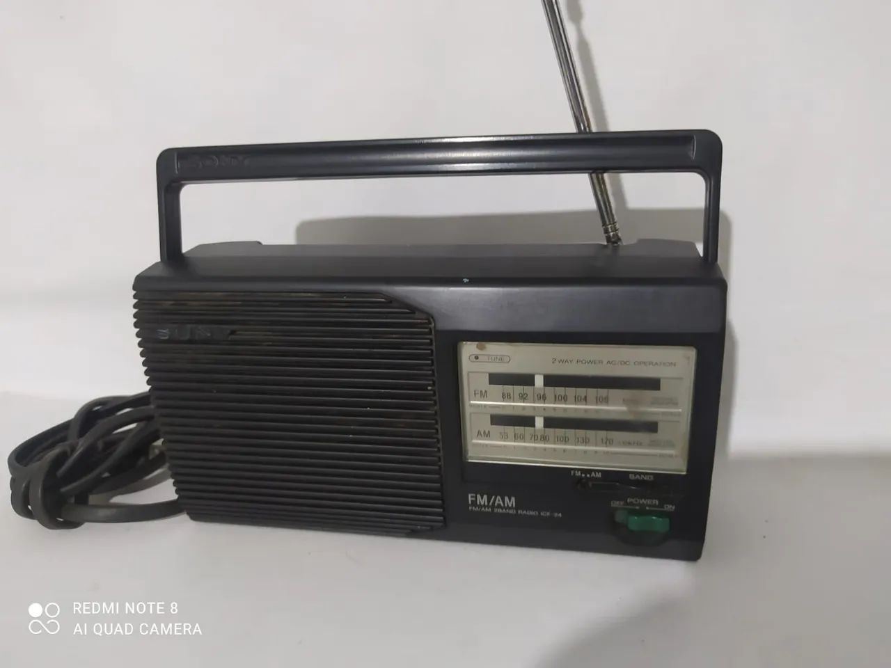 Rádio Sony portátil FM/AM ICF-24