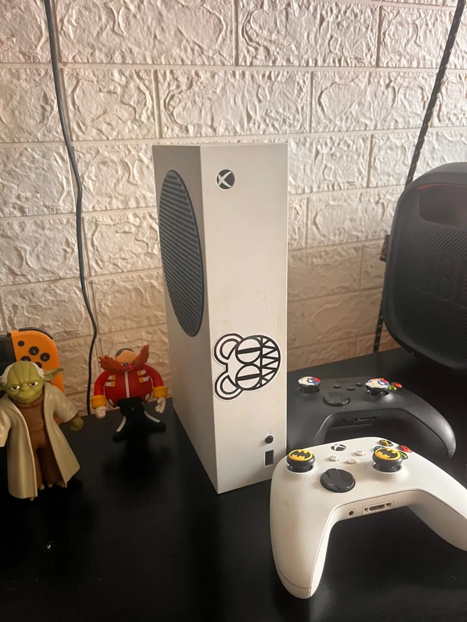 Xbox Series S com 2 controles ótimo