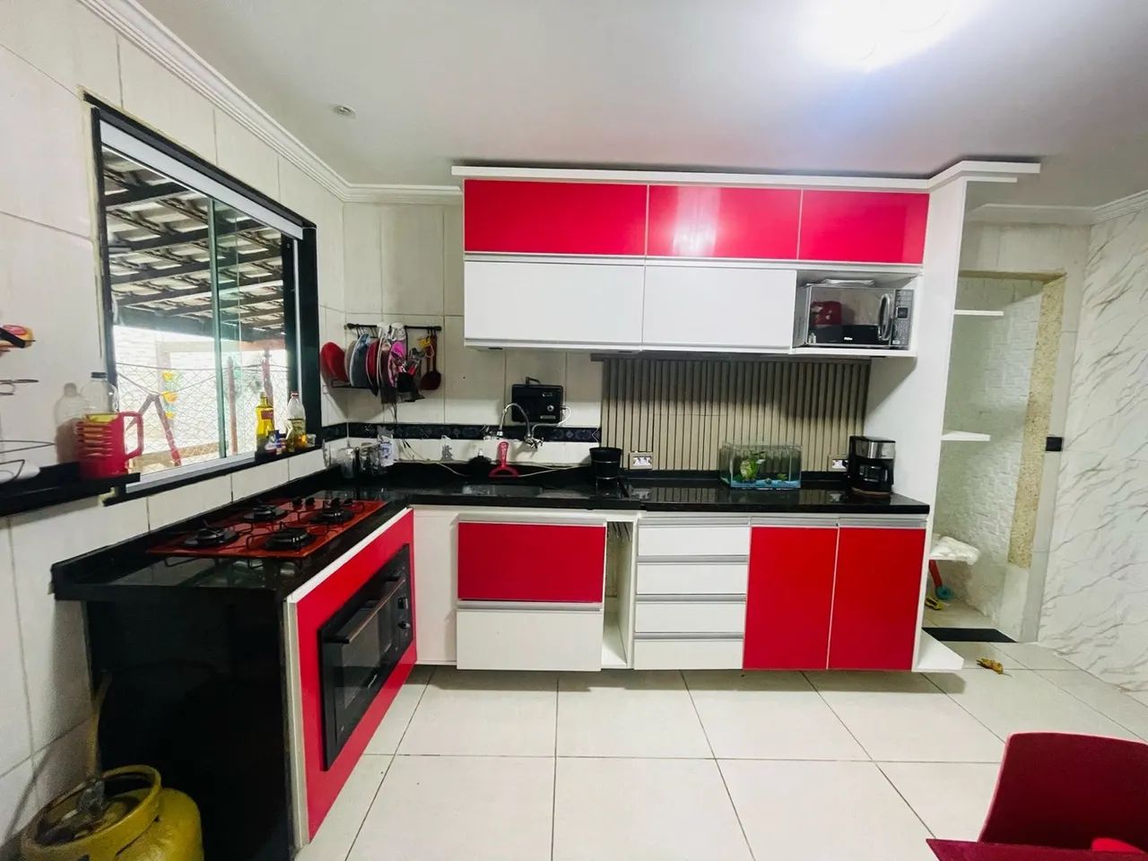Armário de Cozinha Planejado Vermelho e Branco Mdf