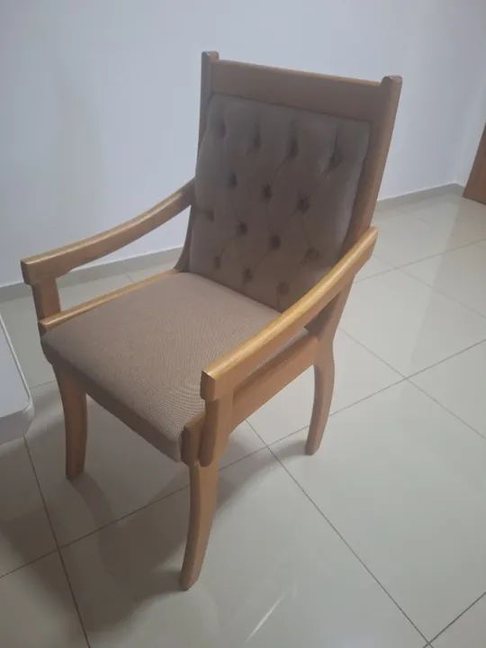 Mesa de Jantar 8 lugares, cadeiras em capitonê  - Foto 2