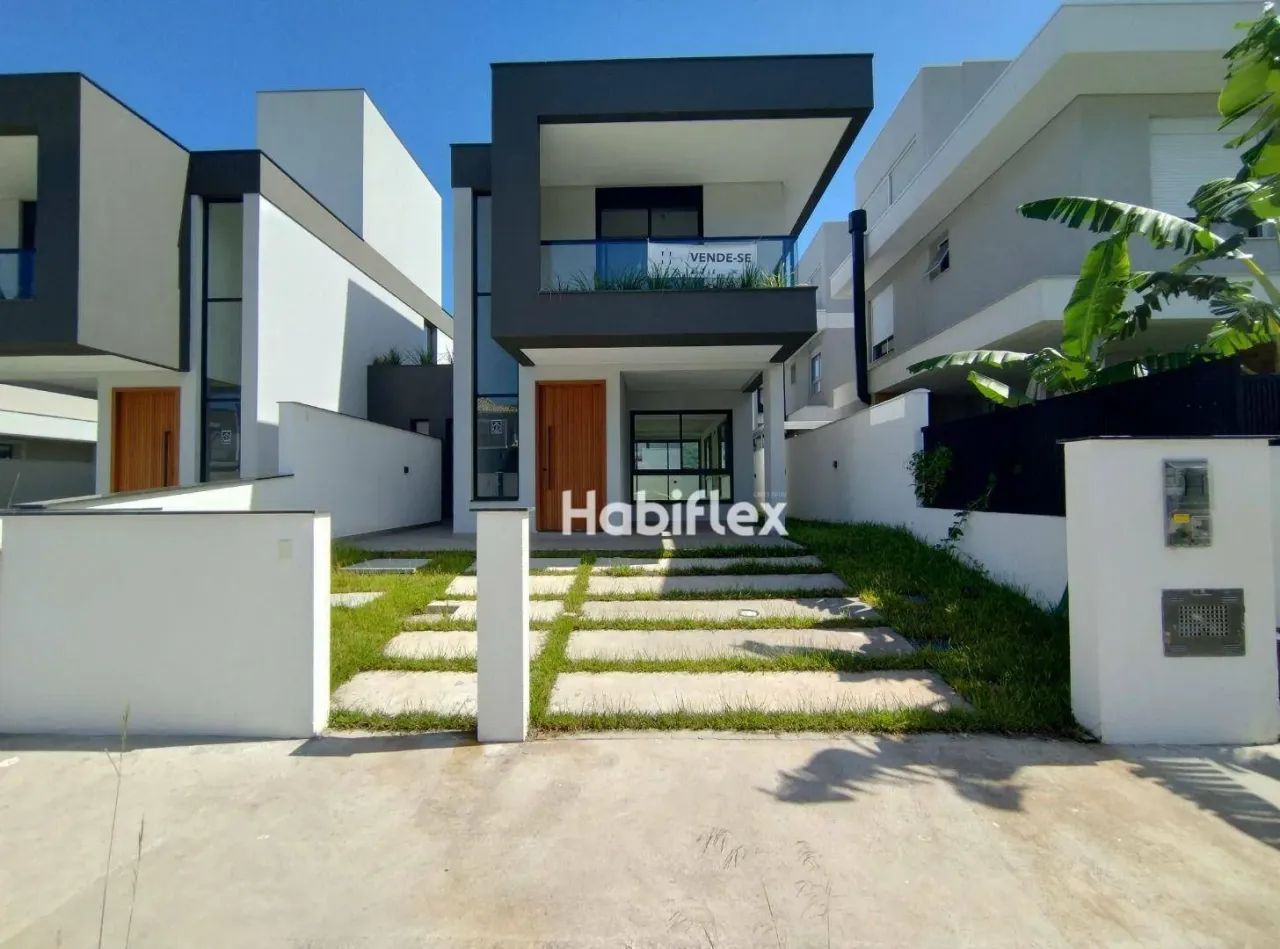 Casa com 3 suítes à venda, a 5 minutos da Praia do Novo Campeche - Rio Tavares - Florianóp