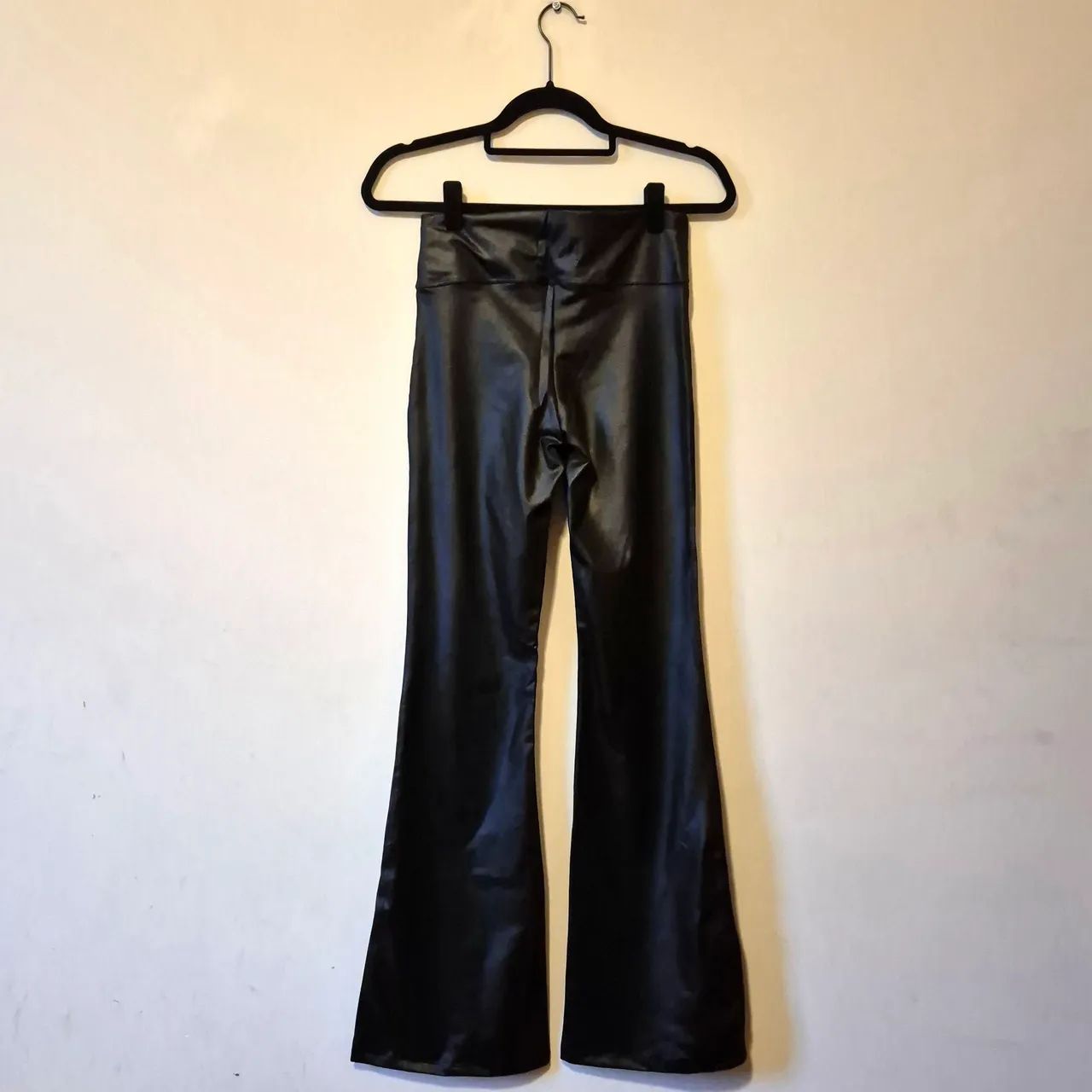 Calça Cirrê Flare Preta - G - Nova!!! - Foto 2