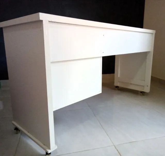 Mesa de Escritório Branca - 3 Gavetas - MDF - Ótimo Estado! - Foto 4