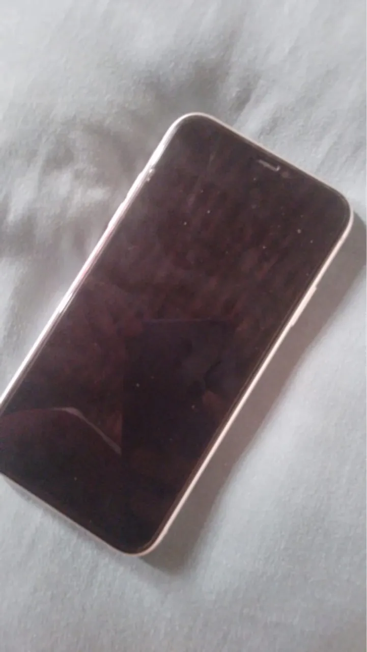 Celular em estado de novo, apenas um defeito o chip não está lendo, mas tem concerto.