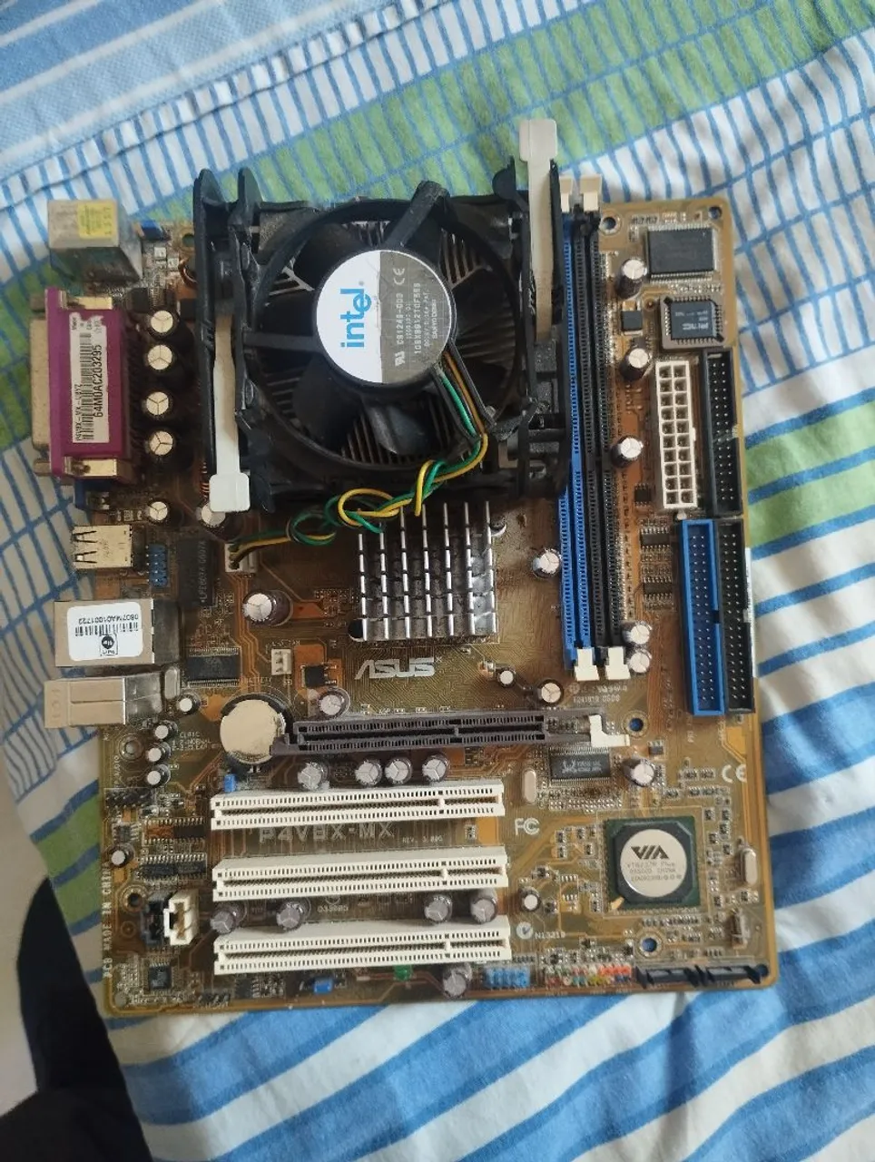 Placa-Mãe ASUS P4V8X-MX