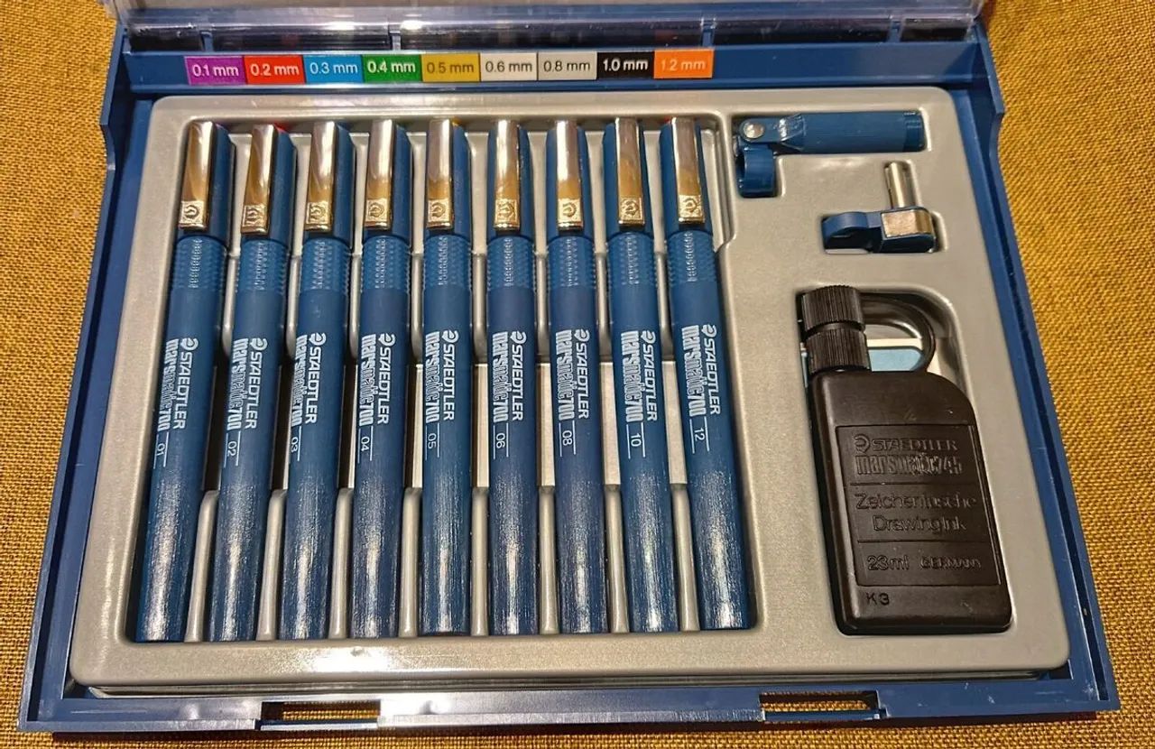 Estojo Caneta Nanquim Staedtler Marsmatic 700 Inclui 9 canetas