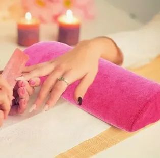 Vagas para manicure / pedicure e podóloga  - Foto 2