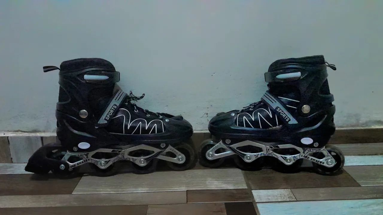 Patins inline ajustável, tamanho 37-40, rodas dianteiras com luzes de LED coloridas - Foto 3