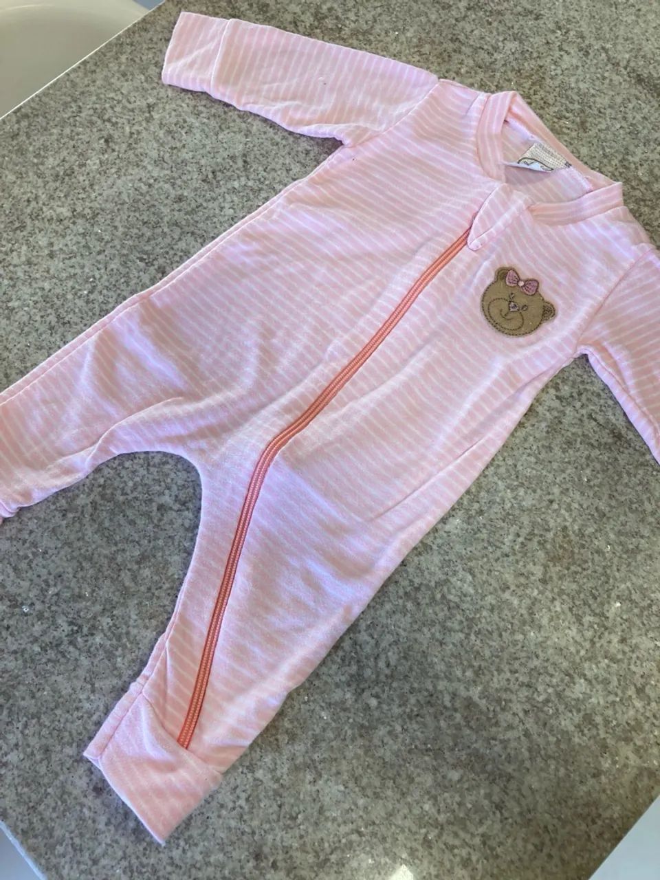 Macacão de bebê rosa com estampa de urso - Foto 3