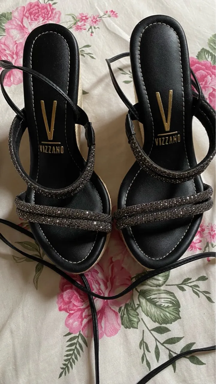 Sandália Feminina Vizzano com Strass - Elegância e Conforto