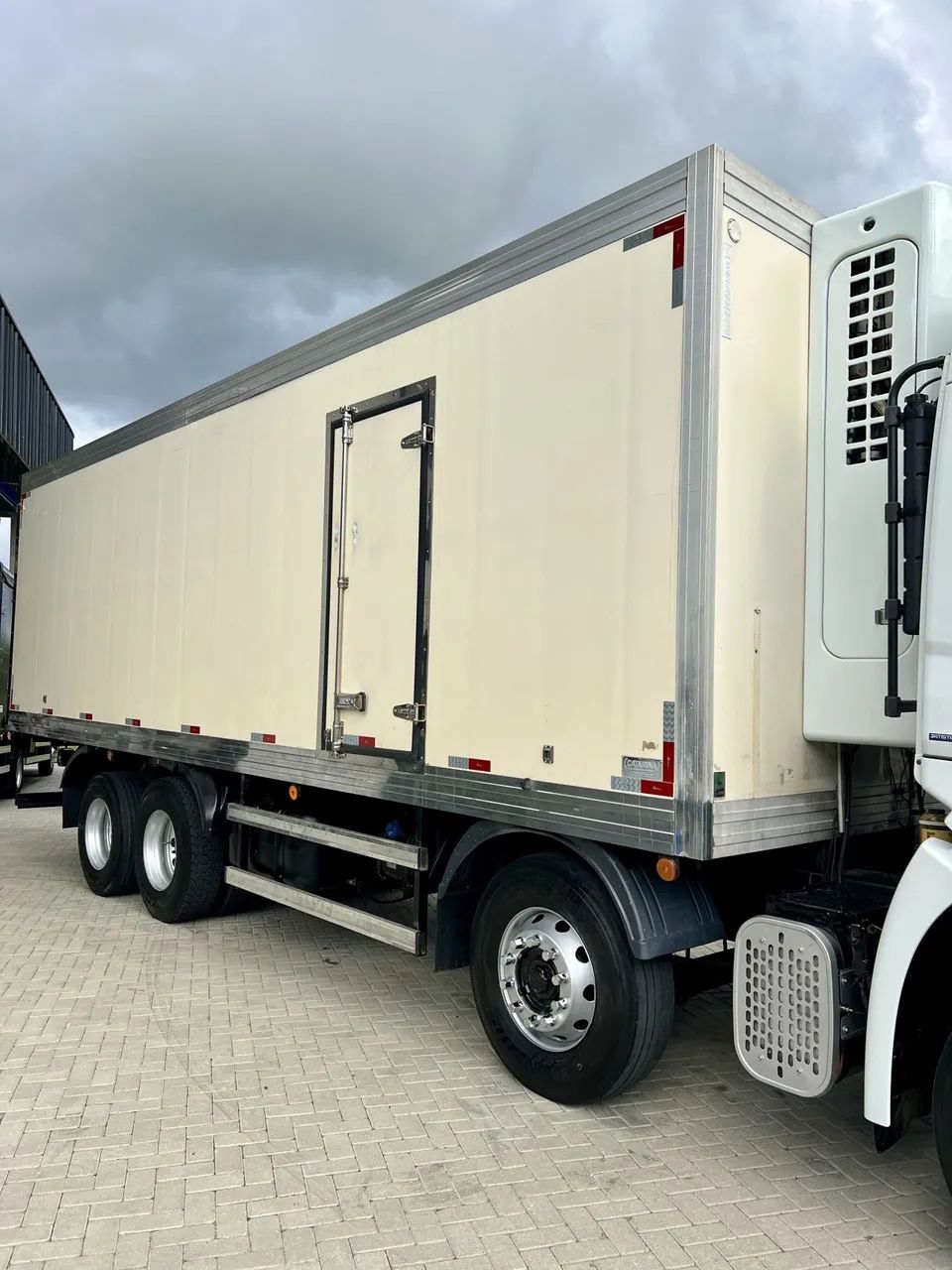 VW 30-330 8x2 2021 Baú 8.5m Máquina ThermoKing -20Cº - Foto 8