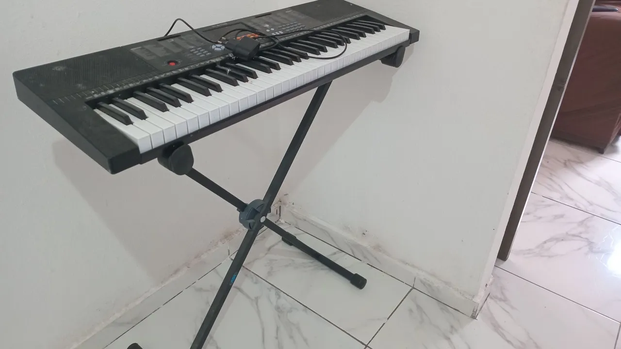 Teclado Musical com Suporte