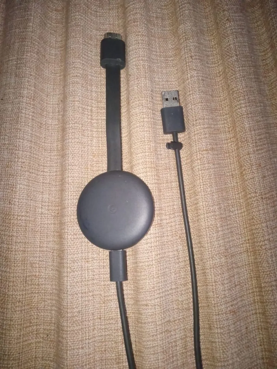 Chromecast com cabo HDMI e USB