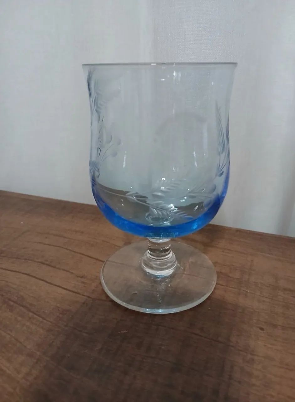 Taça de Cristal Azul com Detalhes Gravados - Foto 4
