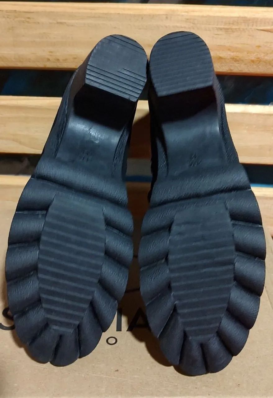 Bota Feminina Preta estilo camurça NOVA. - Foto 4