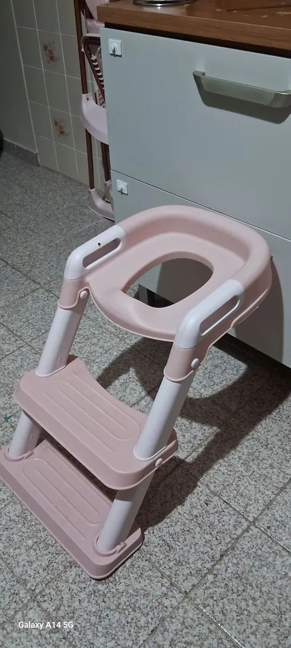 Assento redutor com escada para meninas - Foto 2