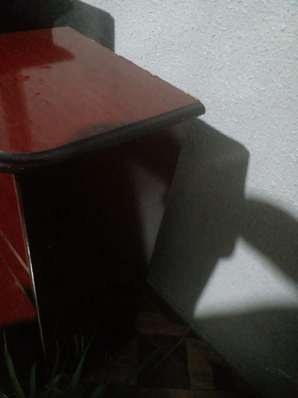 Mesa de Canto Elegante - Design Moderno