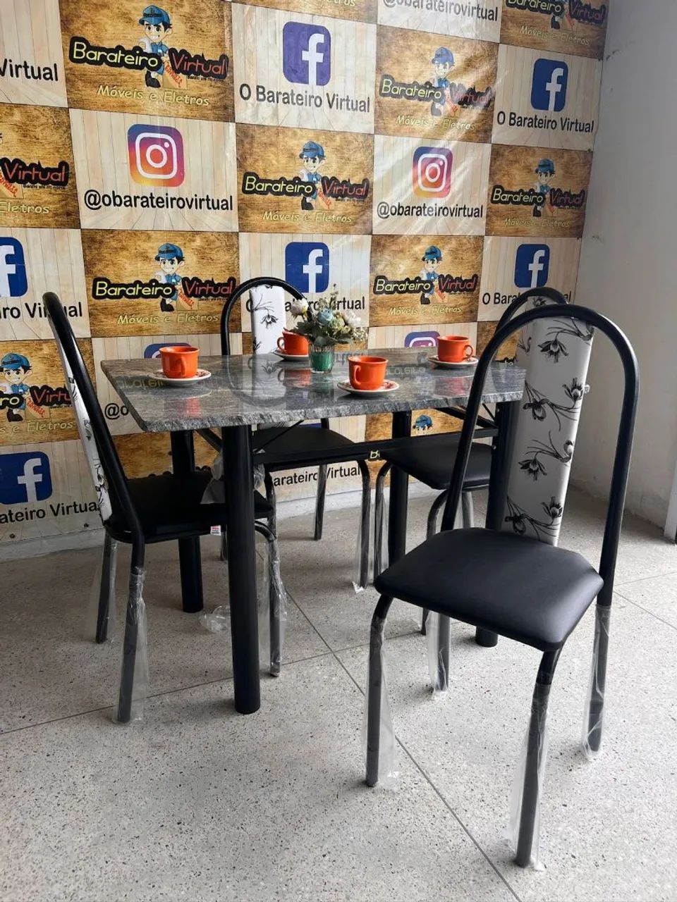 Mesa 4 Cadeiras Com Enconsto