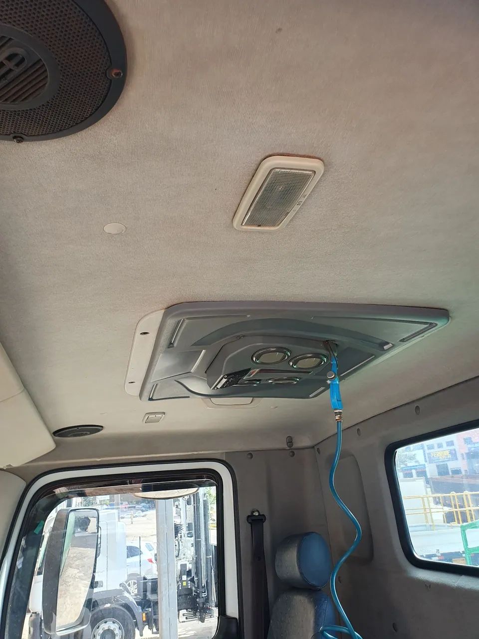 caminhão constelation 31320 pipa - Foto 9