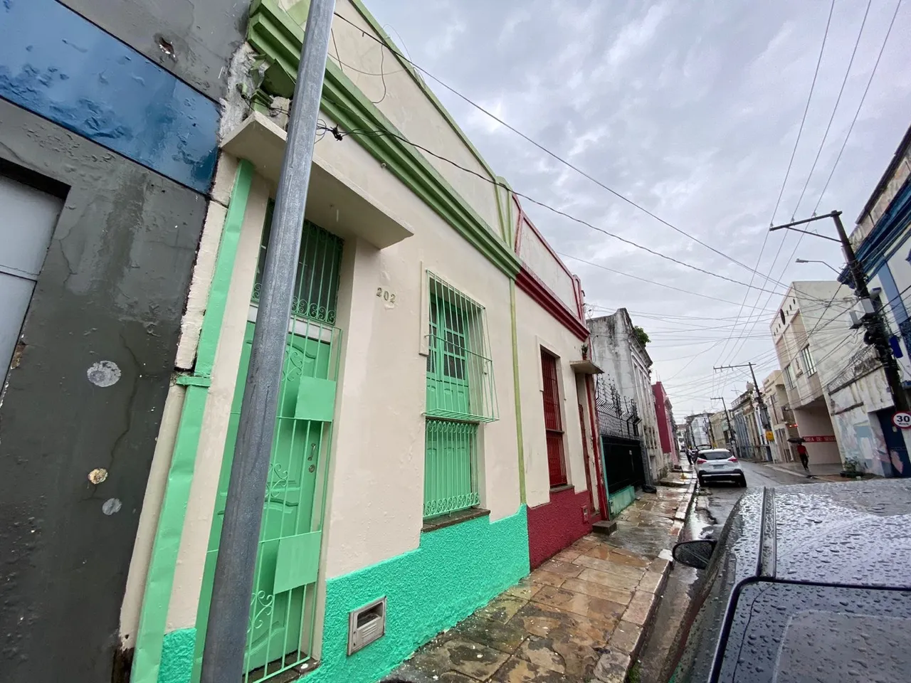 Alugo casa com 3 quartos na cidade velha por 2.100 reias
