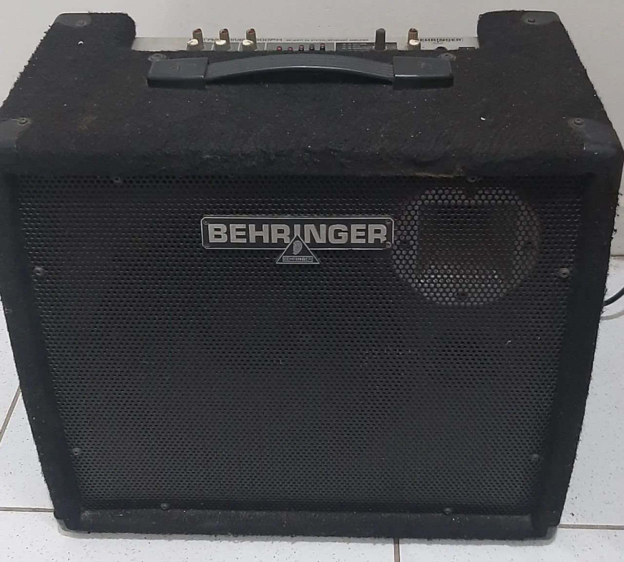 Behringer Ultratone K900FX: 90W de Versatilidade e Poder Sonoro