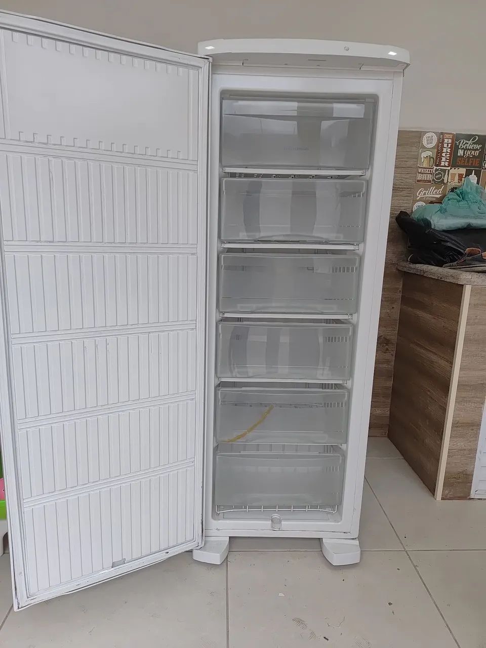 Geladeira Eletrolux 6 portas Vertical - Conservada!