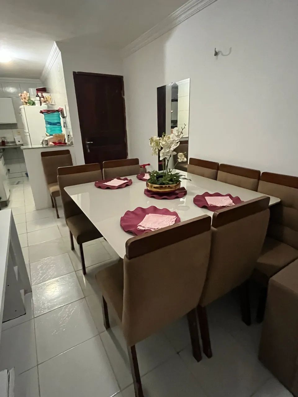 Vende se uma mesa de 08 cadeiras, medindo 130X130 né conservada.  - Foto 4