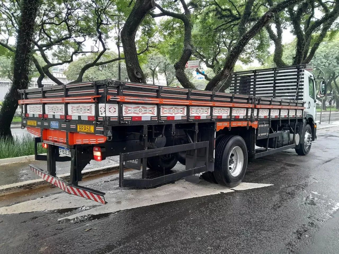 Vendo Caminhão Carroceria 2014 - Foto 6