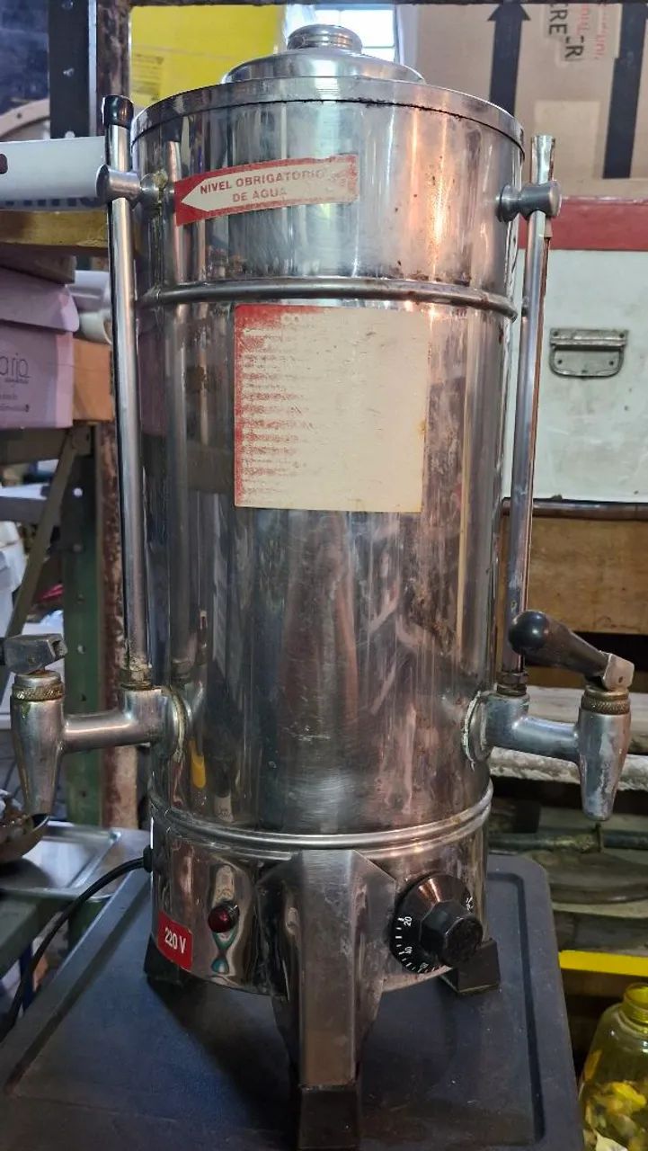 Cafeteira industrial elétrica.
