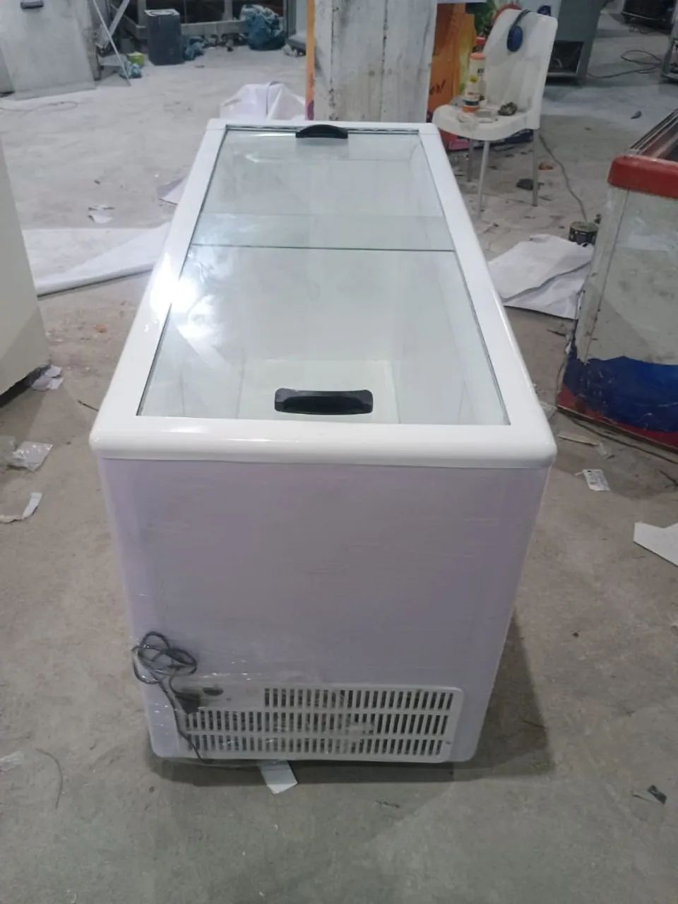 Freezer  de 1, 50 centímetros,  511 Litros.