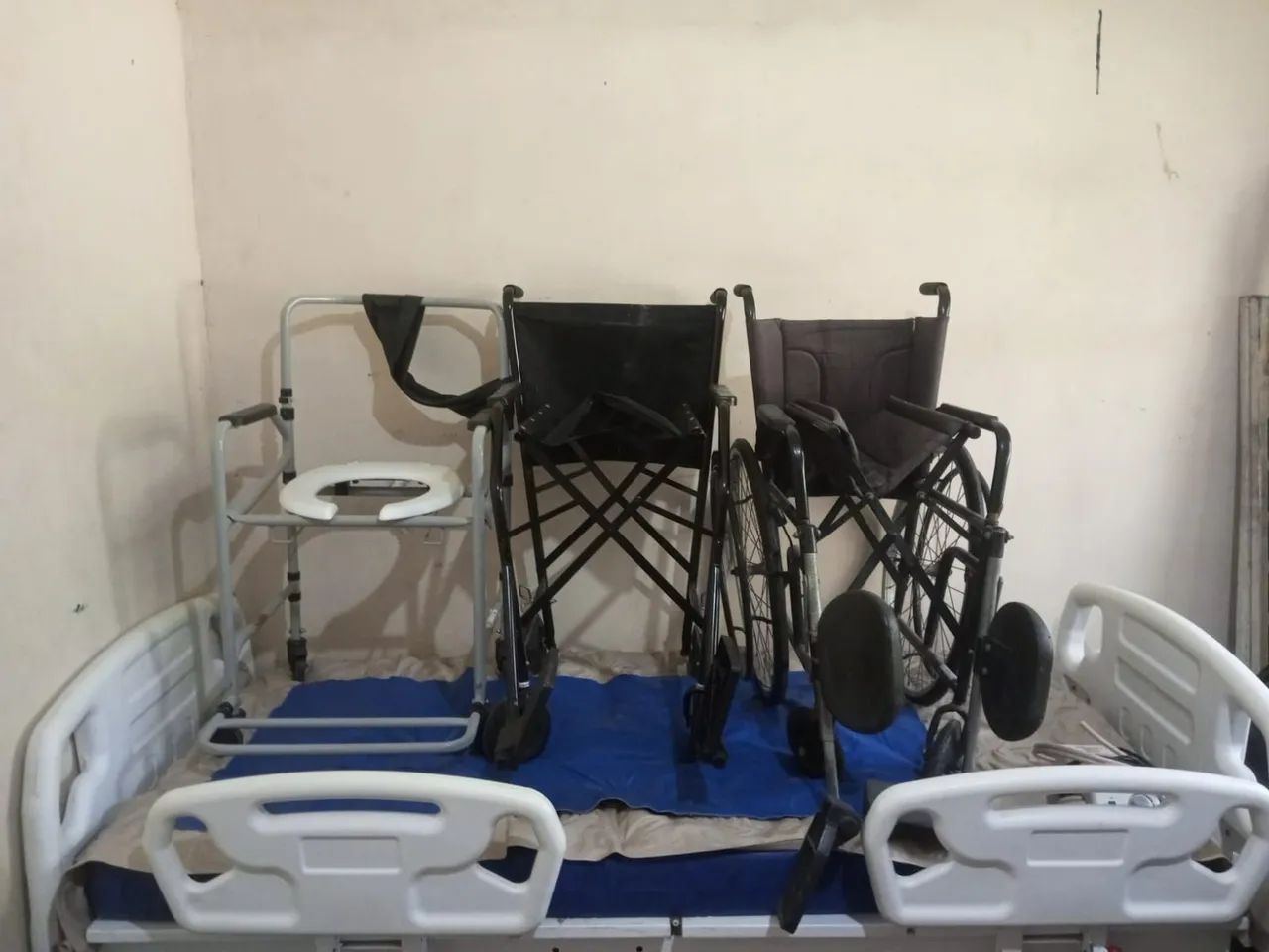 Vendo cadeiras de rodas e de banho  - Foto 5