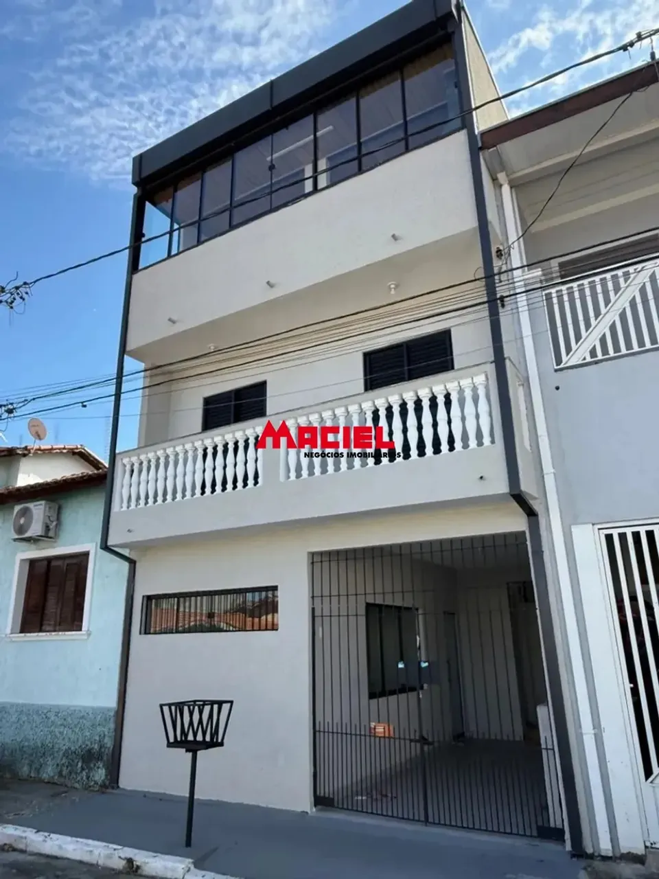 Sobrado para venda na zona norte em São José dos Campos/SP com 3 dormitórios