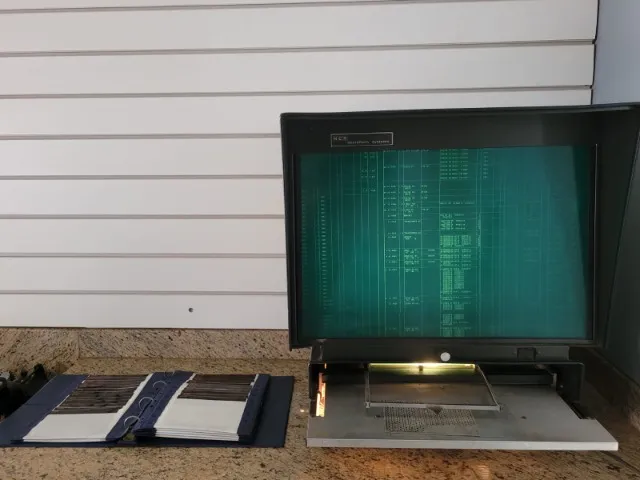 Antigo (vintage) Leitor de Microfichas NCR - Funcionando + Acervo de Fichas 