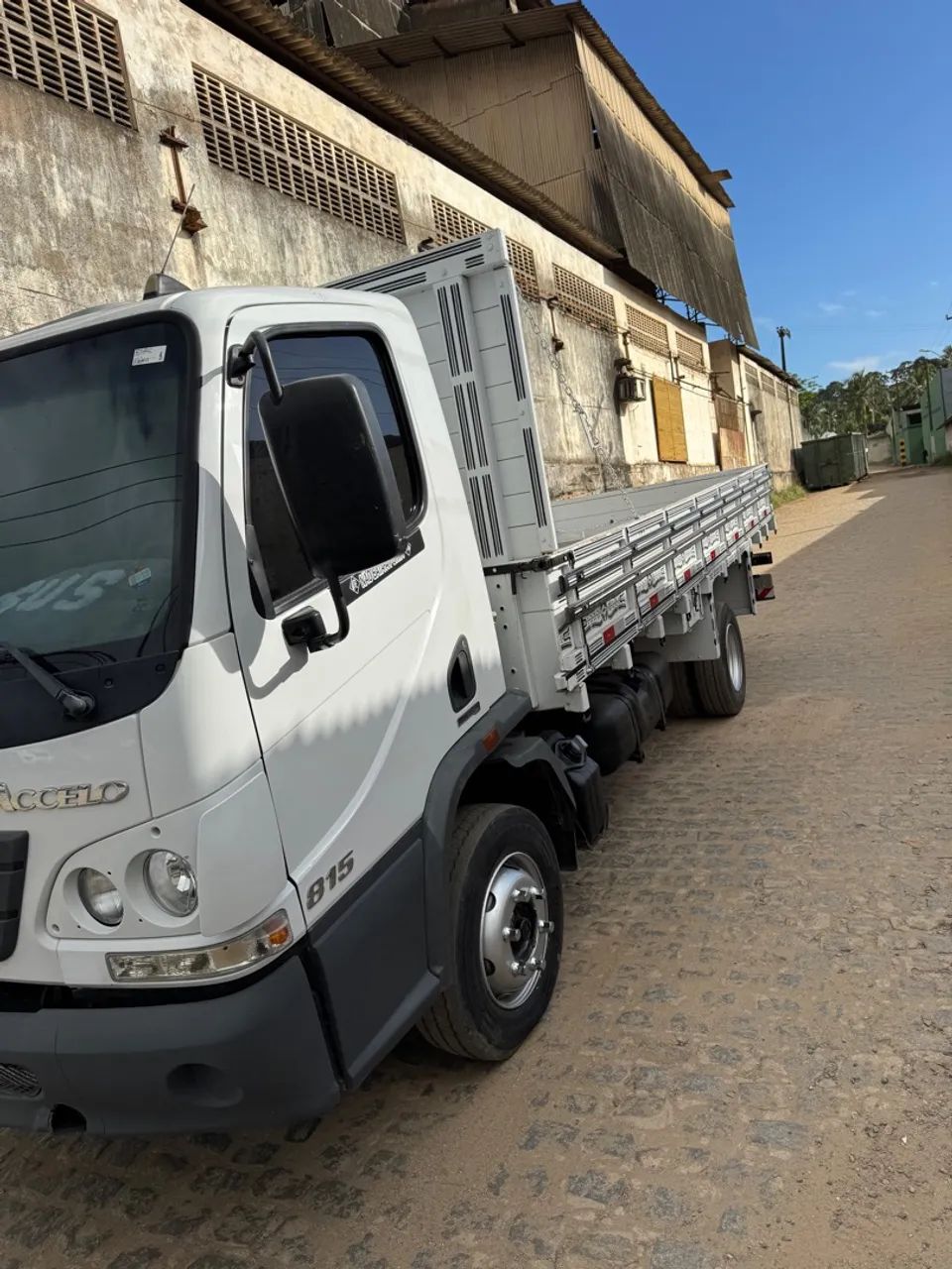 MERCEDES ACCELO ANO 2013 - Foto 2