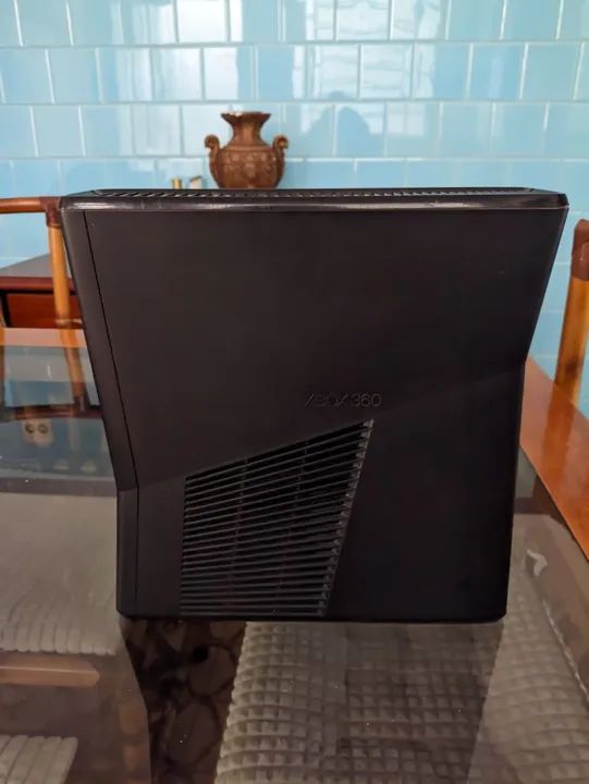 XBOX 360 usado mais pasta de jogos  - Foto 3