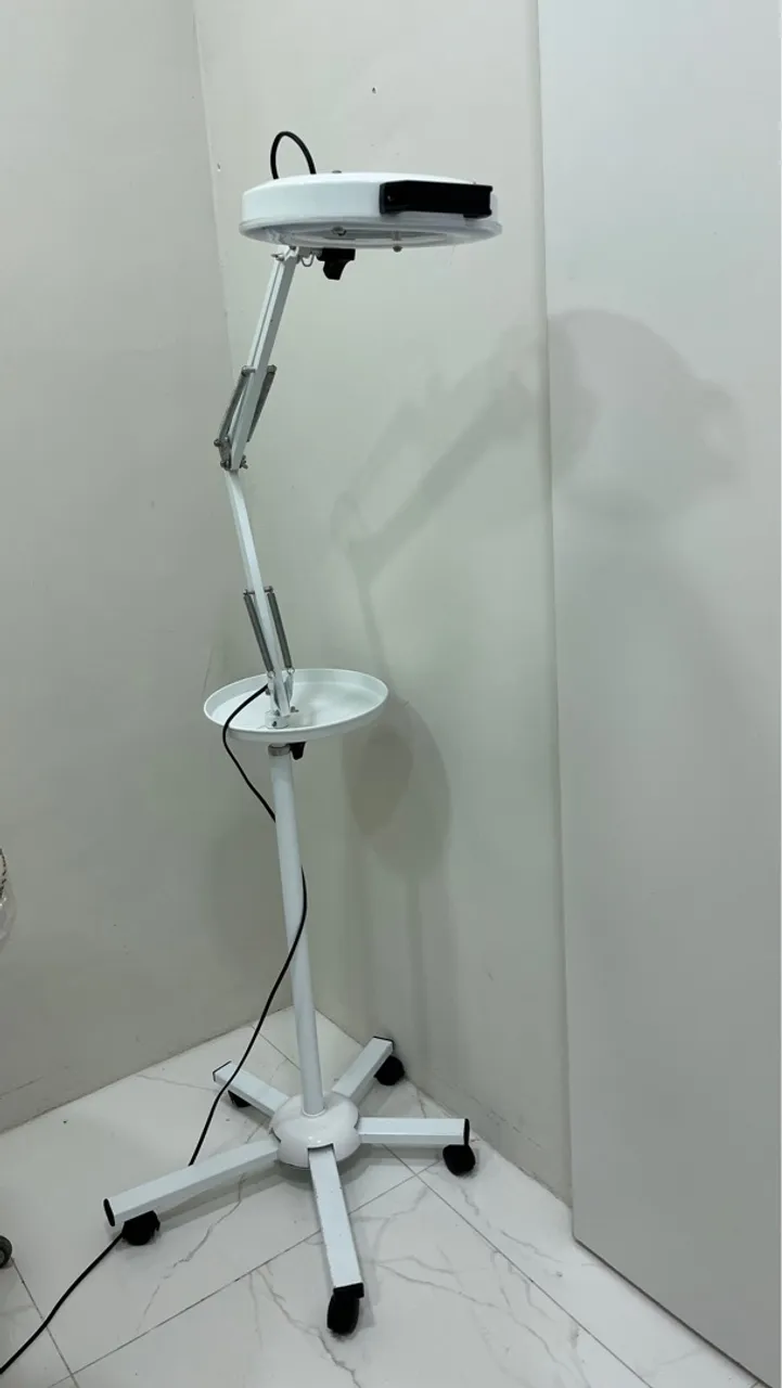 Luminária com Lupa e LED ESTEK