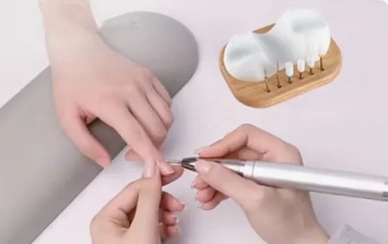 Vagas para manicure / pedicure e podóloga  - Foto 3
