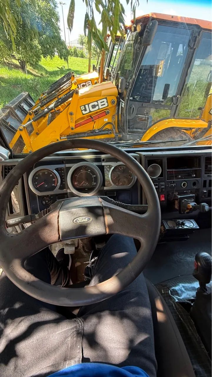 Vendo Cargo 2422 6x2 2010 - Foto 3