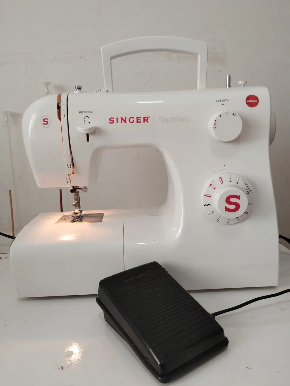 Máquina de Costura Singer Tradition