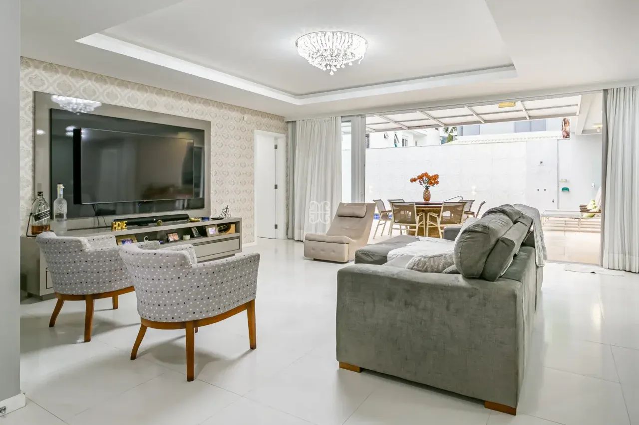 Casa Exclusiva em Jurerê | 3 Suítes, Piscina e Jacuzzi - Foto 4