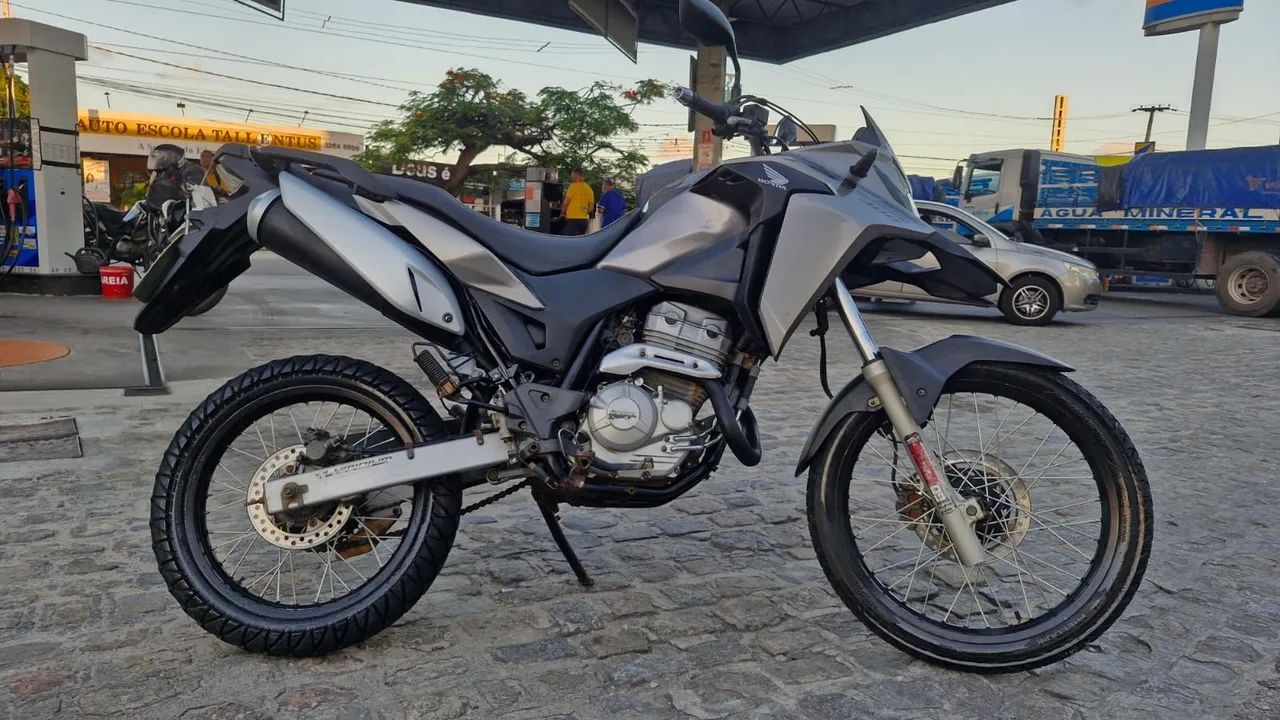 Linda XRE 300.