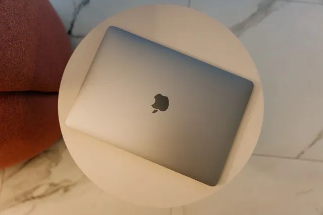 MacBook Pro 13" M2 - 8GB/256GB - Foto 4
