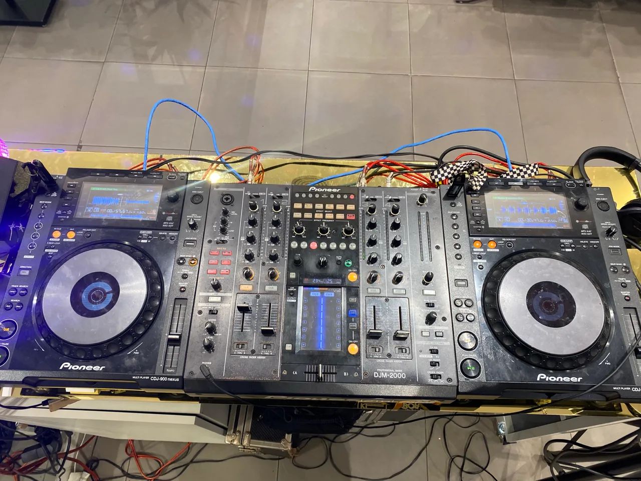 Par de CDJ 900 NEXUS e MIXER DJM 2000 PIONEER