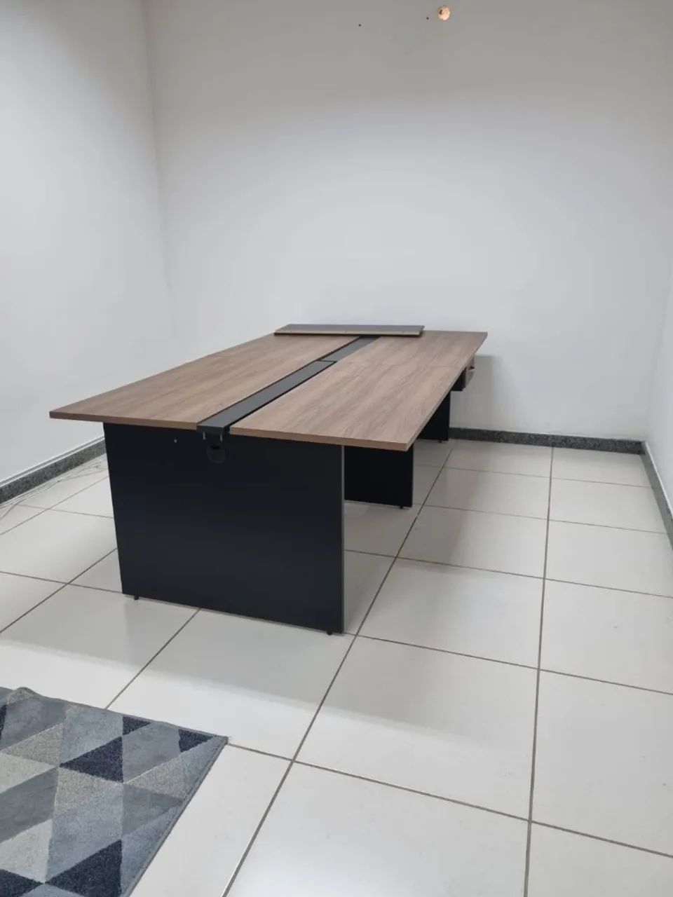 Mesa e armário de escritório  - Foto 3