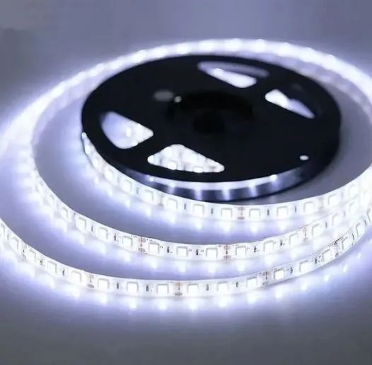 Fita LED 5 metros - cor branco frio 300 leds com Fonte - Lacrado - loja física - Foto 2