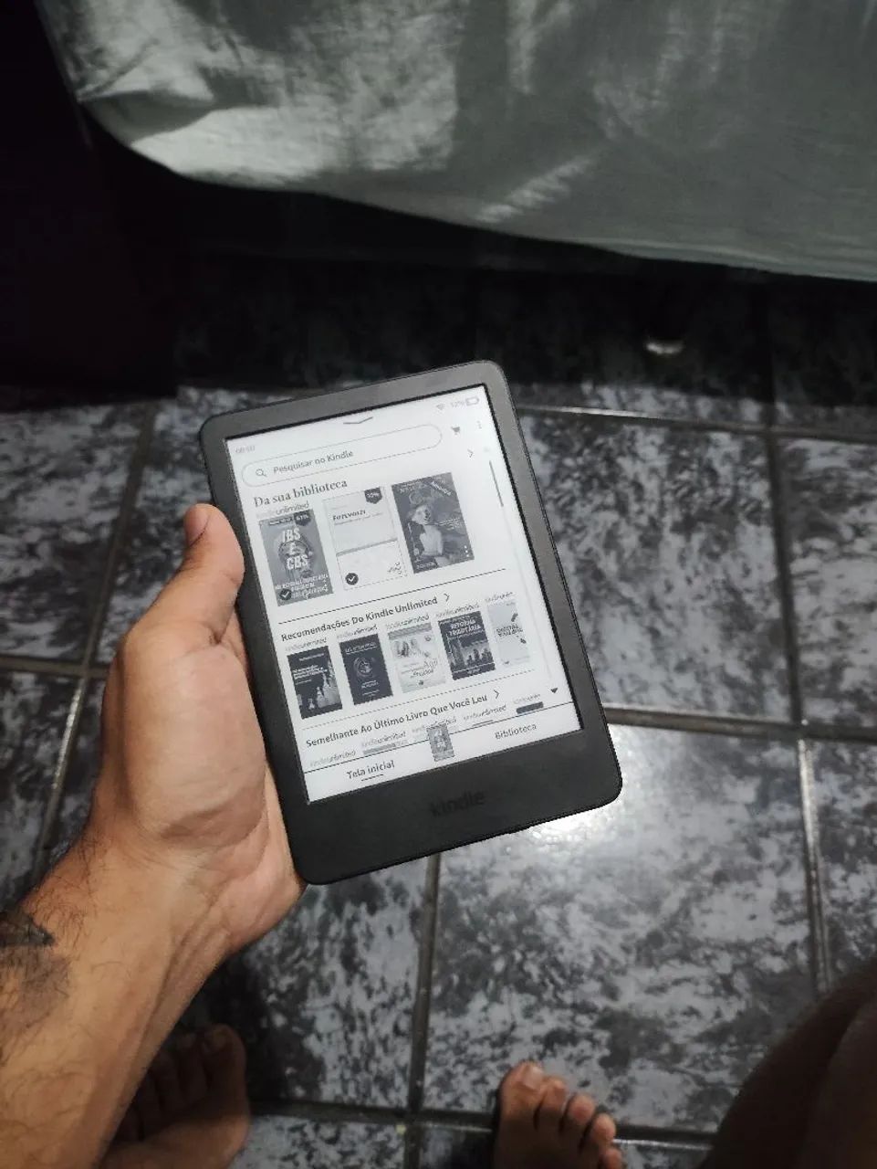 Kindle 16GB (Geração mais recente)- um mês de uso + Case para transporte - Foto 2