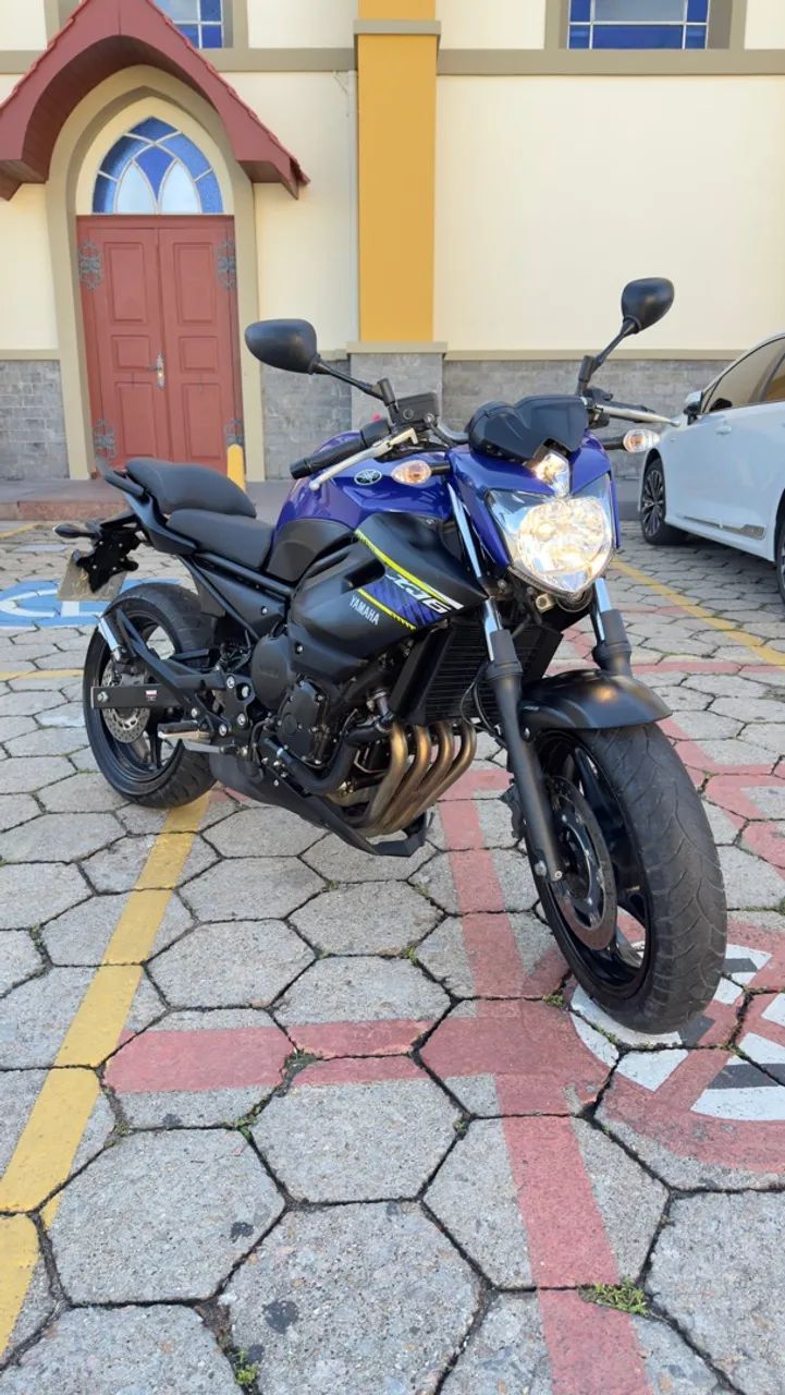 XJ6 2019 com apenas 9560 km 