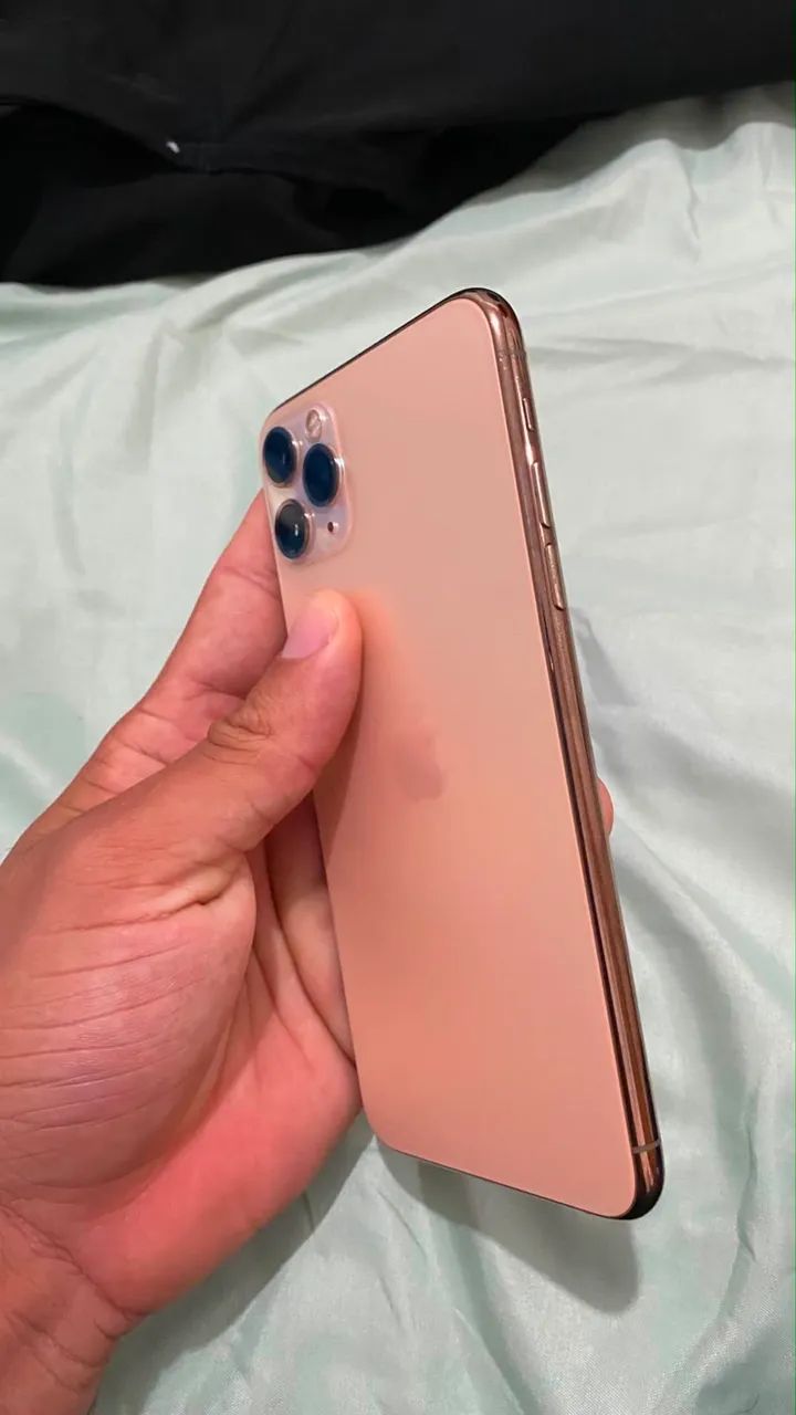 iPhone 11 Pro Max 512GB  Bateria 100% trocada tem 2 meses  Tela original  Com Face ID  