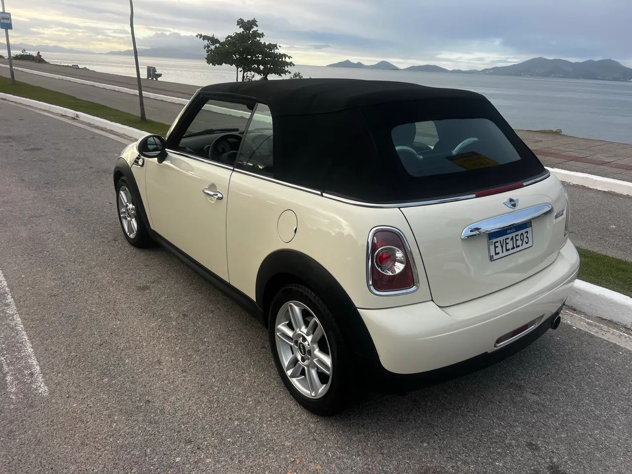 Mini Cooper Cabrio 1.6 Aut. 2011 - Foto 4